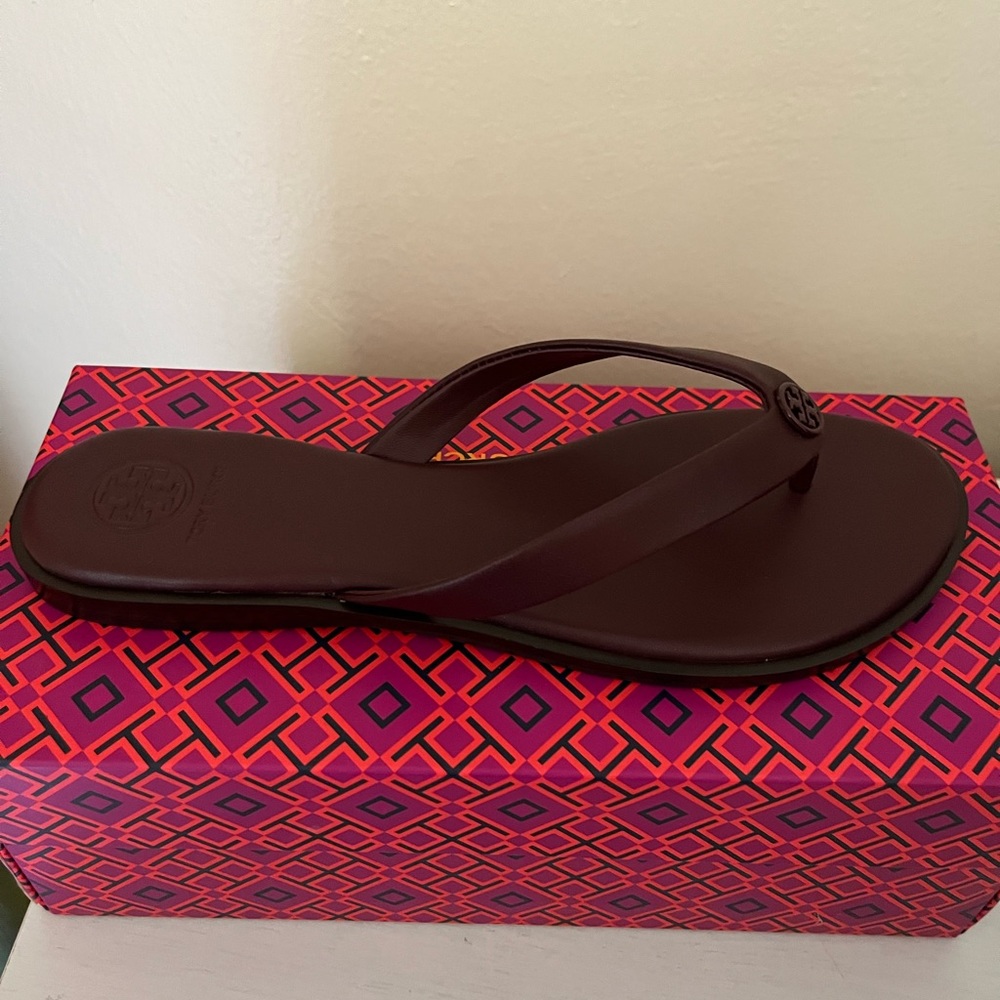 NIB Tory Burch Benton Thong Sandals Size 8 New Claret - Picture 6 of 10